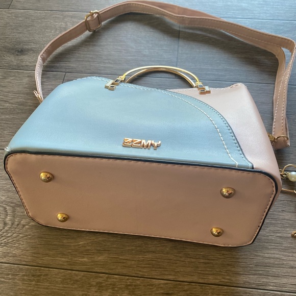 Crossbody Bag Pink and Light Blue Leather With Heart Keychain - Picture 8 of 8